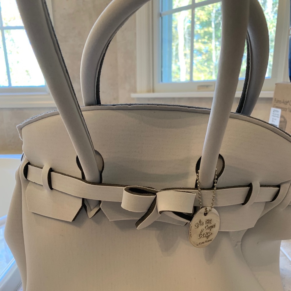 I’m the Capri bag